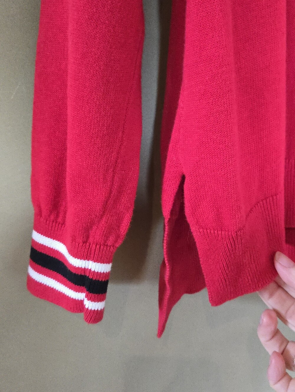 L♡VE Ellen Degeneres | Red & White V-Neck Sweater with Dog Patch, Size M - Picture 6 of 10